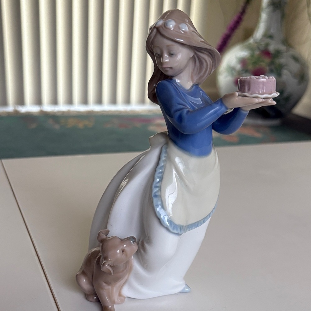 Lladro Nao “Puppy's Birthday" figurine (Model #1045) retired collectible piece